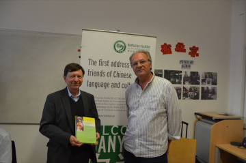Richard Trappl und Walter Fehlinger bei der Präsentation des zweisprachigen Buches "Chinesische Folklore" in Wien am 16. Oktober 2015