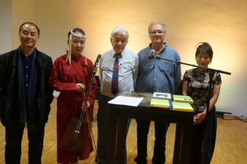 Wang Jiaxin, Onon, Wolfgang Kubin, Walter Fehlinger und Hai Rao am 9. Oktober 2017 bei einer Lesung in Wien