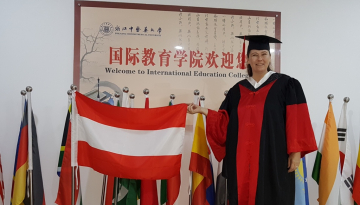 Ihr PhD TCM an der Zhejiang Chinese Medical University, Hangzhou China