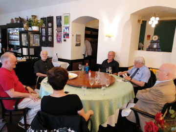 Hongbin Kaminski, Friedrich Zettel, Helmut Niedere, Walter Fehlinger, Wolfgang Kubin und Gerd Kaminski im
Chinarestaurant „Green Cottage“ in Wien am 15.7.2020