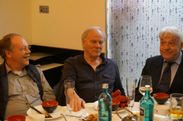 Martin Krott, H.C. Buch und Wolfgang Kubin beim Abendessen im Palms Garden in Frankfurt 2019