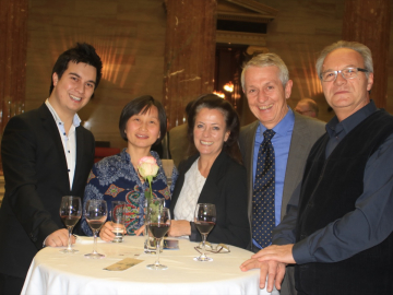 Tim Urban, Wang Jing, Heidi u. Josef Weissbacher, Walter Fehlinger am 15. November 2016 im Parlament in Wien